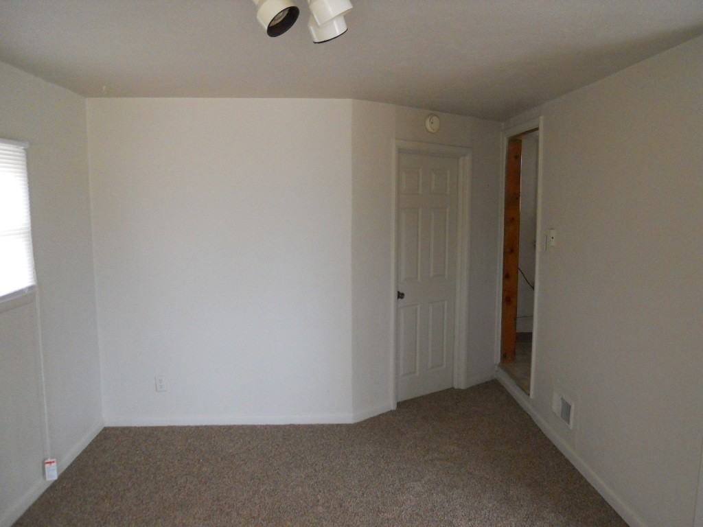 1807 W 32nd St - Photo 3 of 15