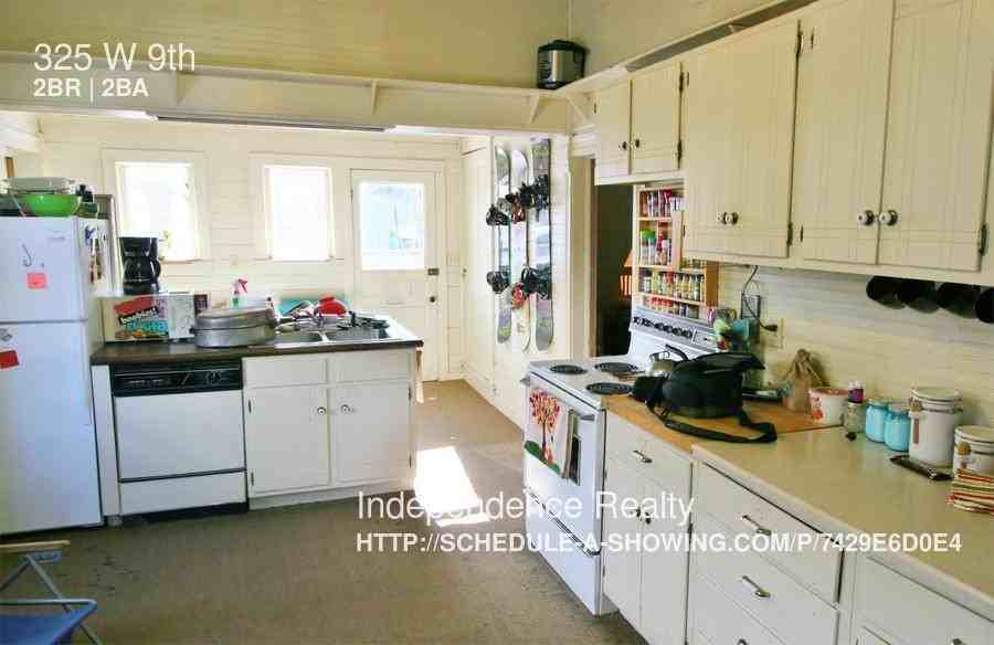 325 W 9th St #1 - Photo 3 of 8