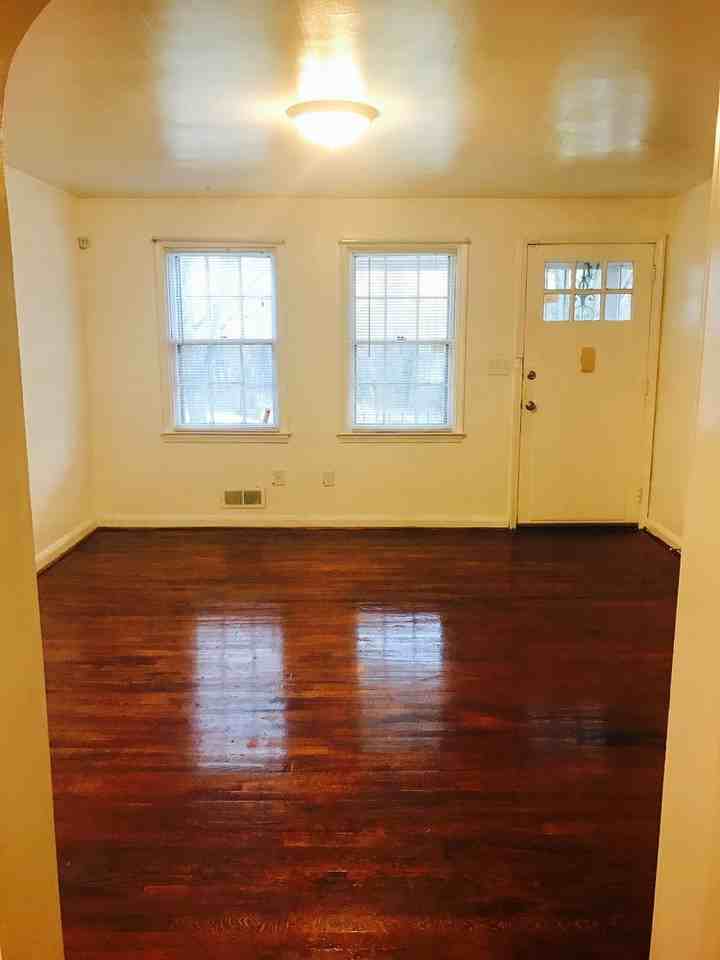 1204 Cochran Ave - Photo 3 of 17