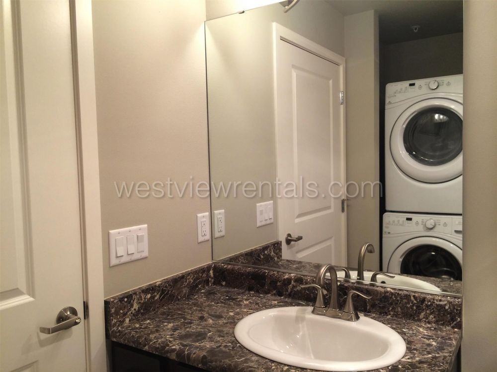 1010 Railroad Ave - Photo 3 of 9