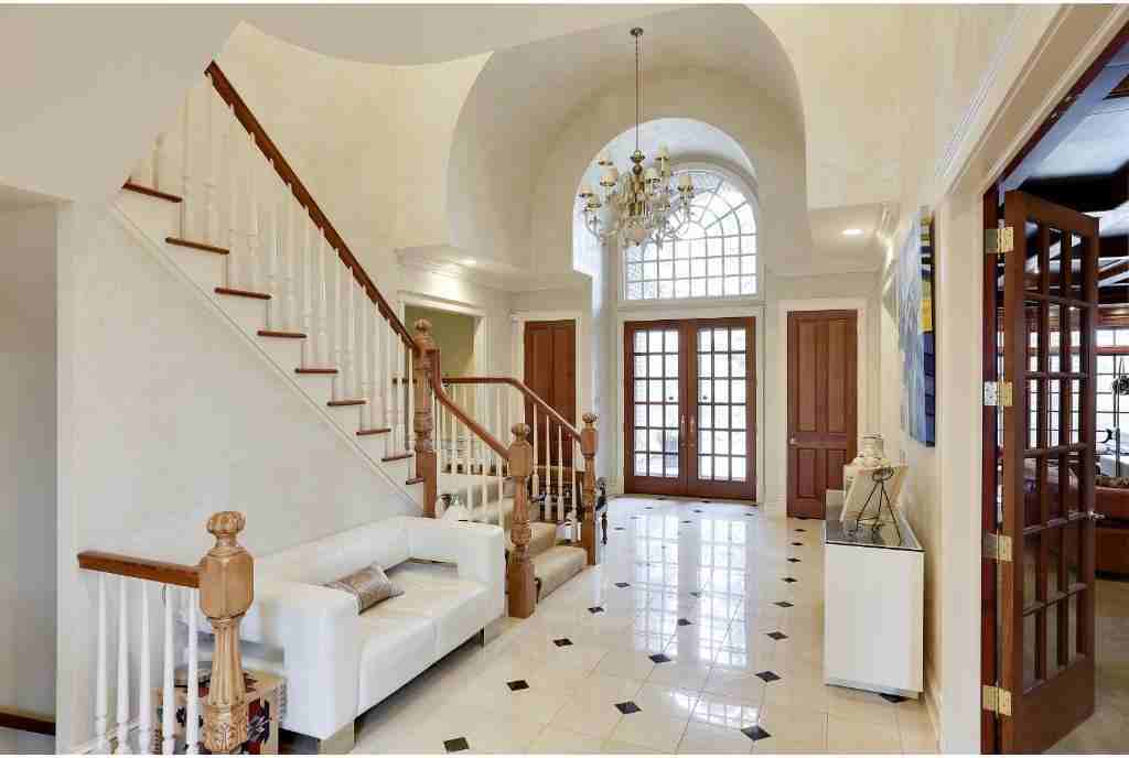 7016 Antrim Rd - Photo 3 of 22