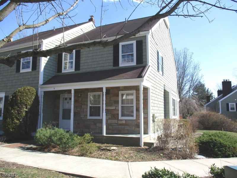 9 Wexford Dr - Photo 3 of 15