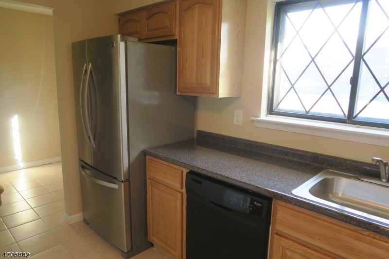 13 Dorchester Ct - Photo 3 of 23