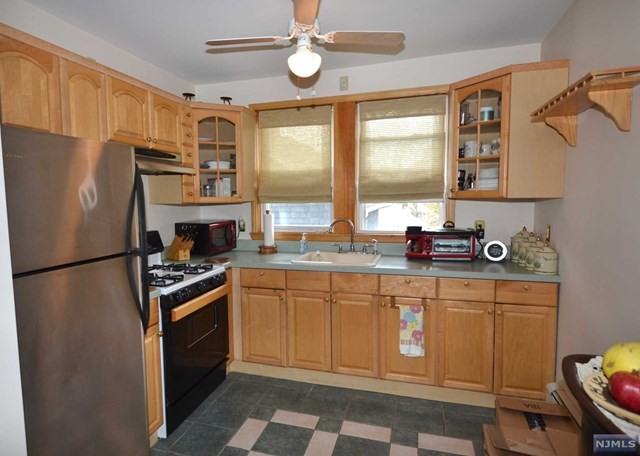 137 South St - Photo 2 of 5