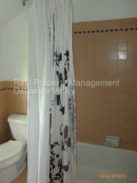 1054 Huntingdon Pike - Photo 2 of 5