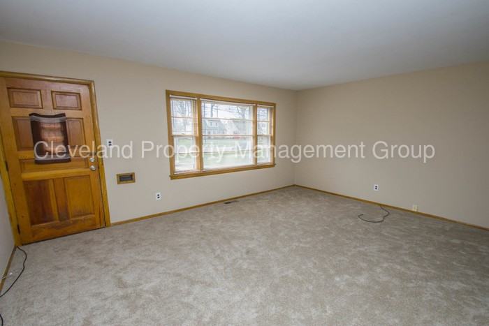 24008 Knickerbocker Rd - Photo 3 of 23