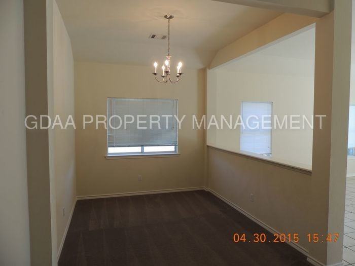 1309 Laurel Glen Blvd - Photo 3 of 9