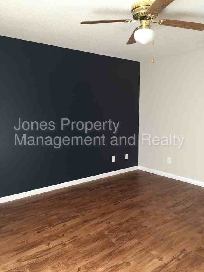 1422 Browdis Ave - Photo 2 of 8