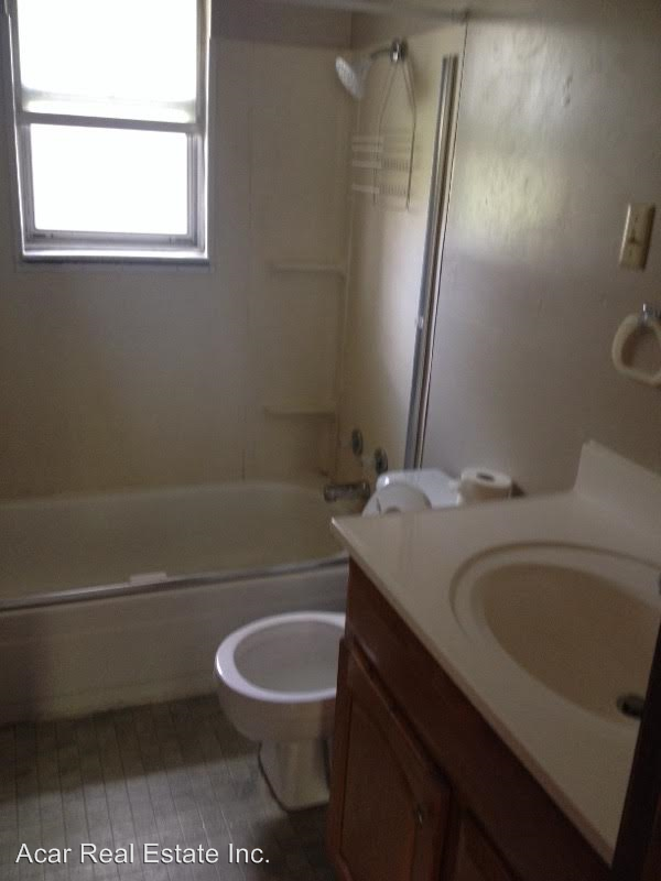 310 E Eldon St - Photo 2 of 10