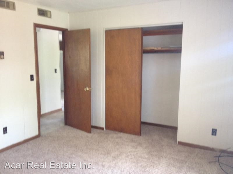 310 E Eldon St - Photo 3 of 10