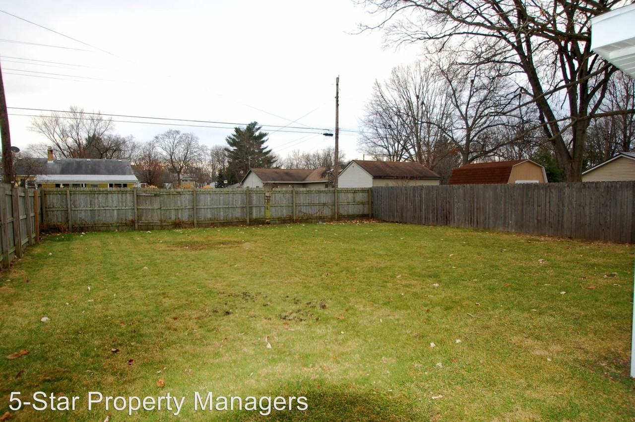 1327 Cedar St - Photo 3 of 16