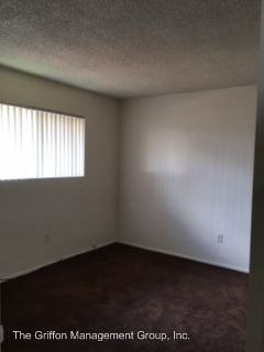 885 E 7th St - Photo 2 of 7