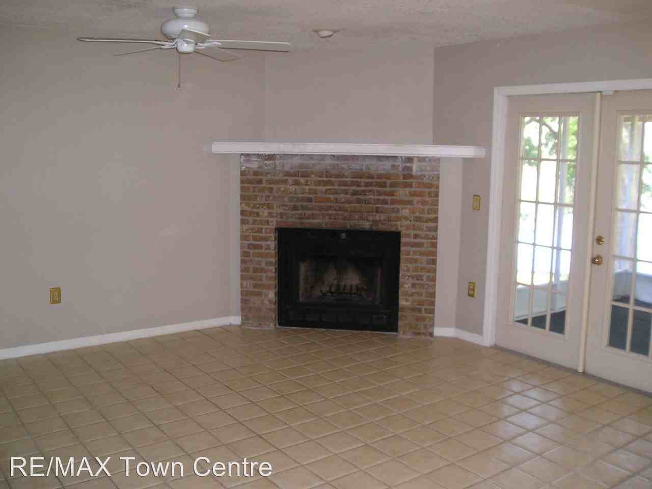 2367 Coach House Blvd #6 - Photo 3 of 18