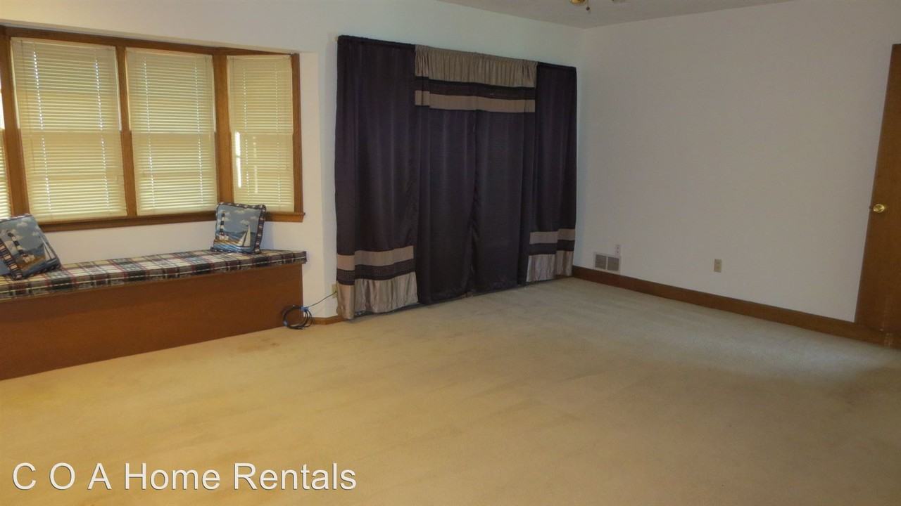 1601 West 31st St N - Photo 2 of 10