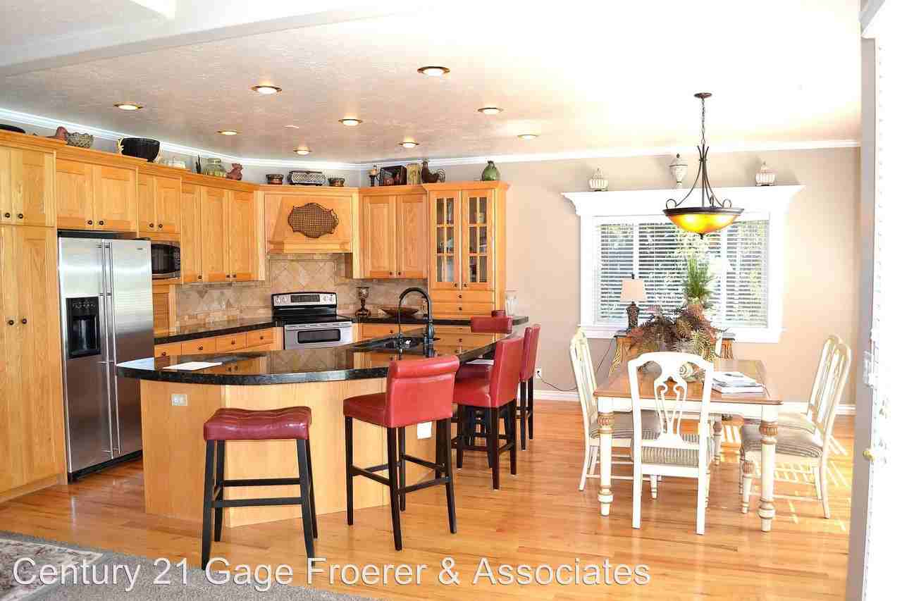 34 Hillsborough Dr - Photo 2 of 26