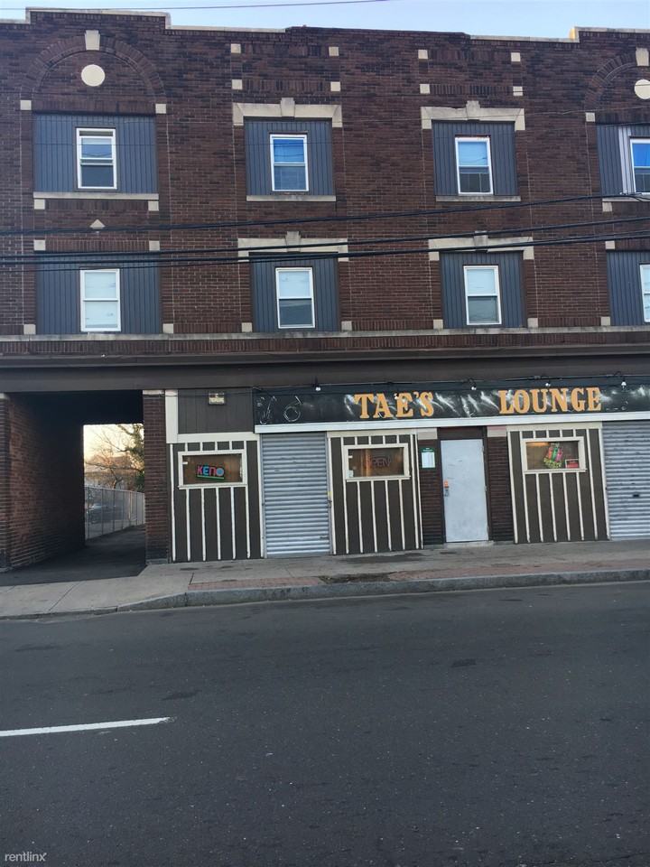 1016 Stratford Ave - Photo 2 of 4