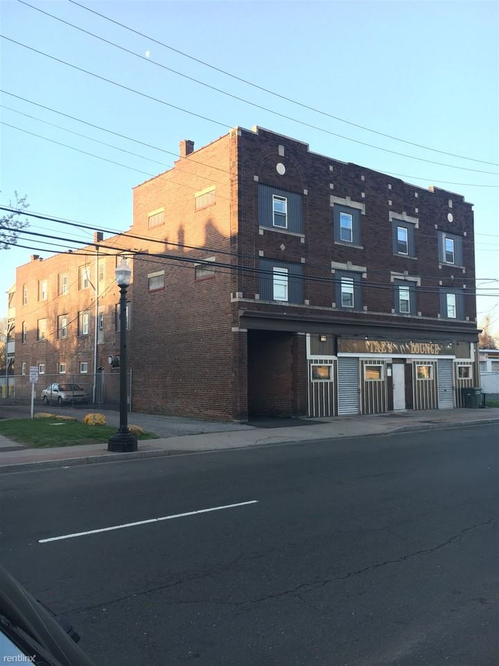 1016 Stratford Ave - Photo 3 of 4