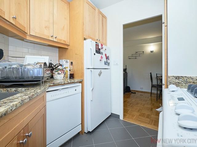 442 E 20th St #9G - Photo 2 of 9