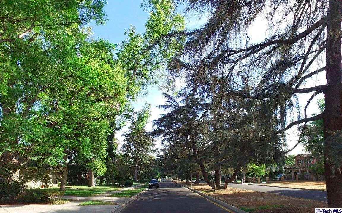 466 Woodward Blvd - Photo 2 of 38