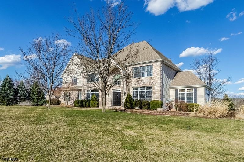 4 Four Seasons Dr - Photo 2 of 25