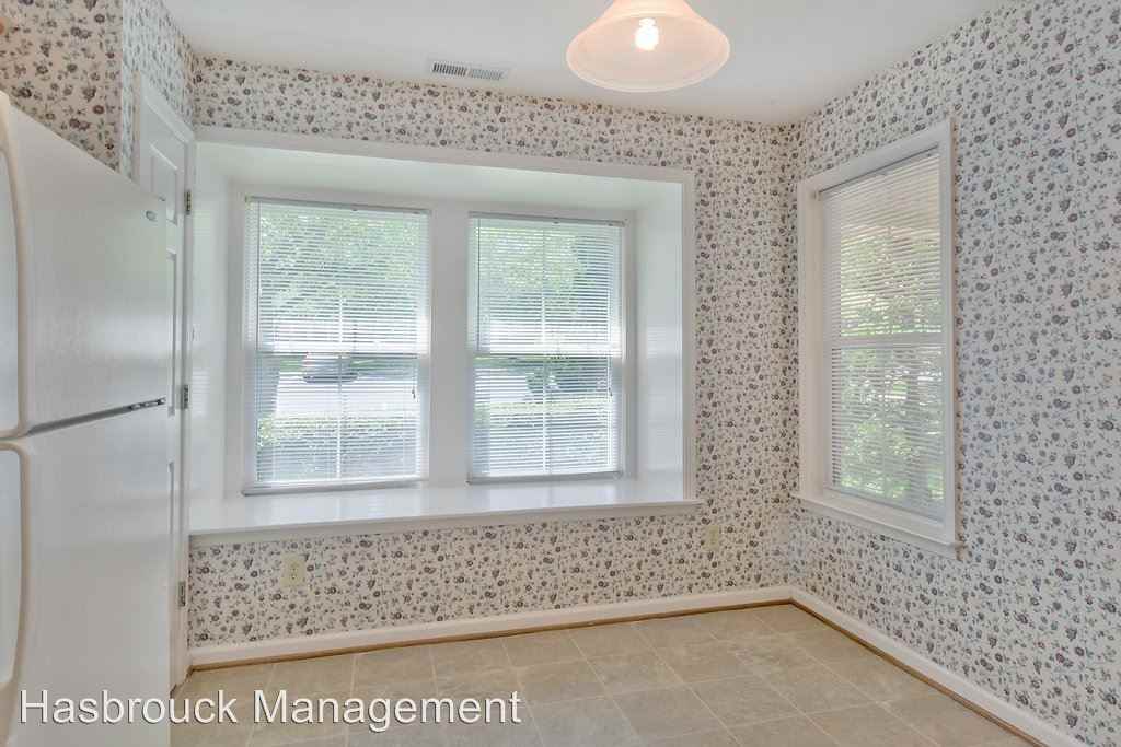 1482 Ashland Dr - Photo 3 of 22