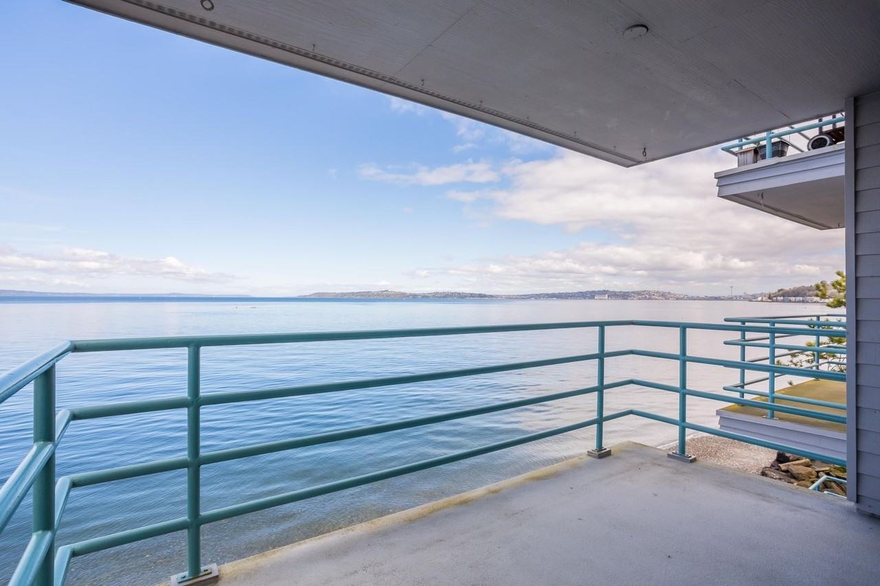 3053 Alki Ave SW #B - Photo 3 of 20