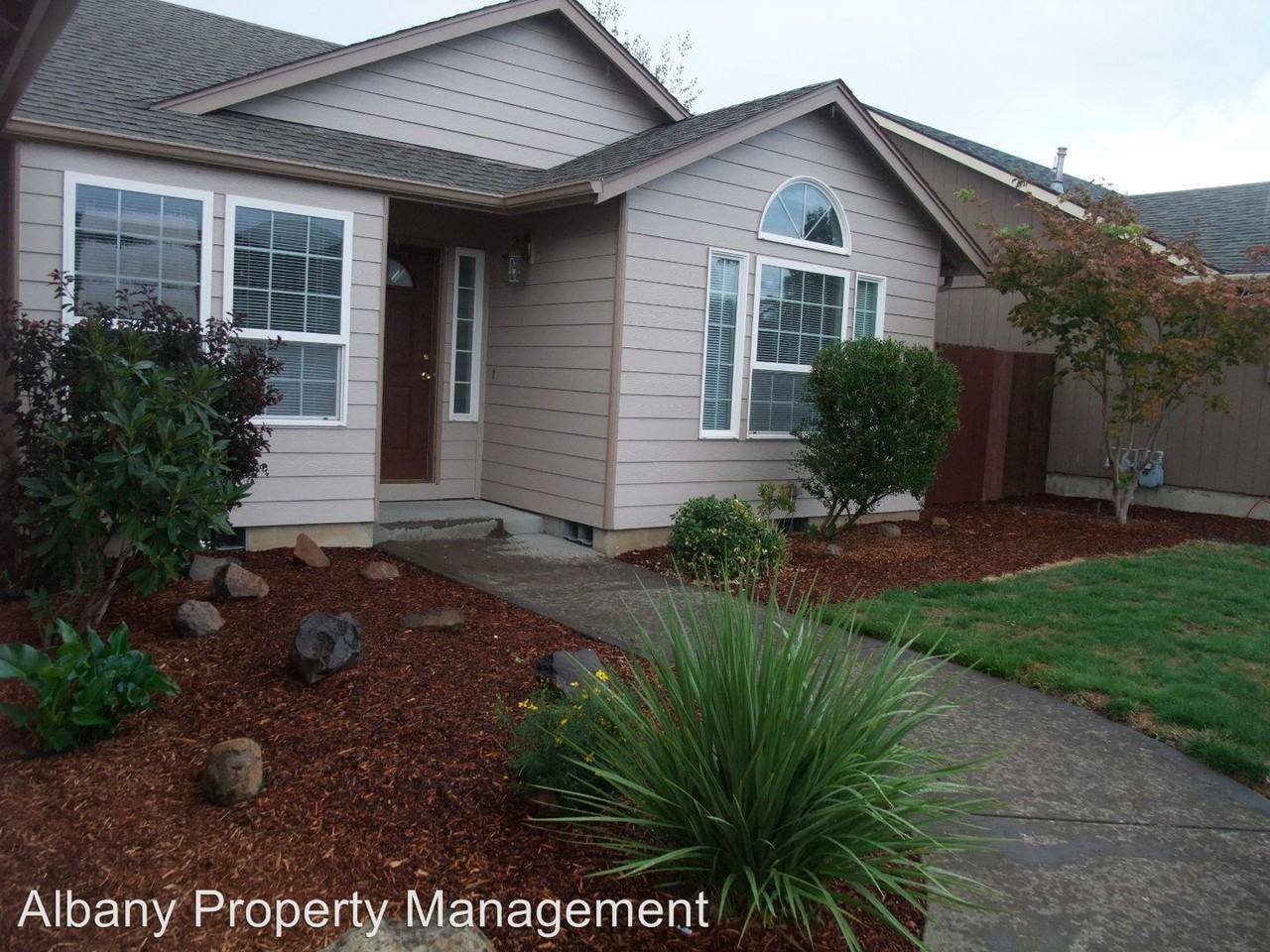 4837 Carolina Ave NE - Photo 2 of 16