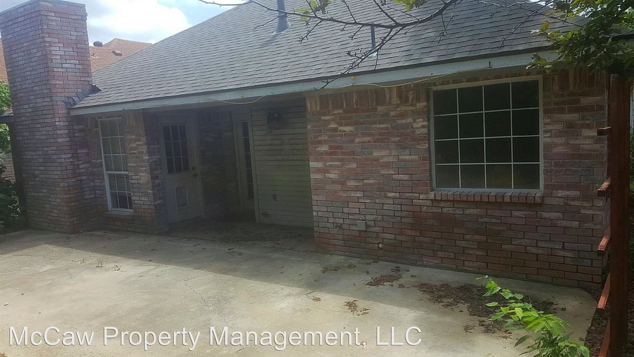 300 Coventry Ct - Photo 2 of 5