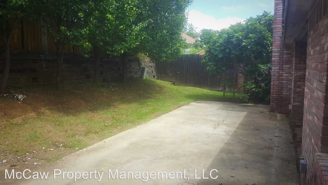 300 Coventry Ct - Photo 3 of 5