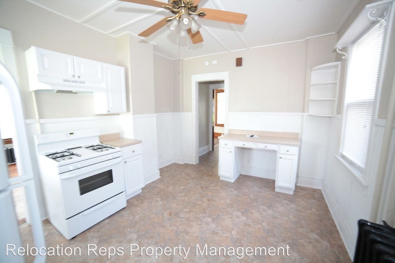 930 24th St - Photo 2 of 12