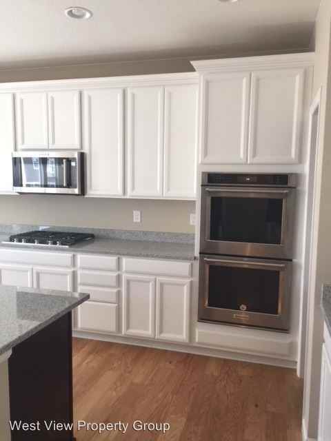 1098 Redbud Cir - Photo 3 of 14