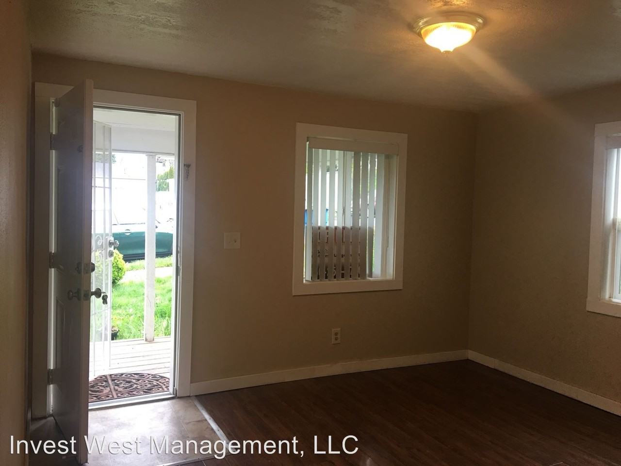 1207 W 16 Street - Photo 3 of 15