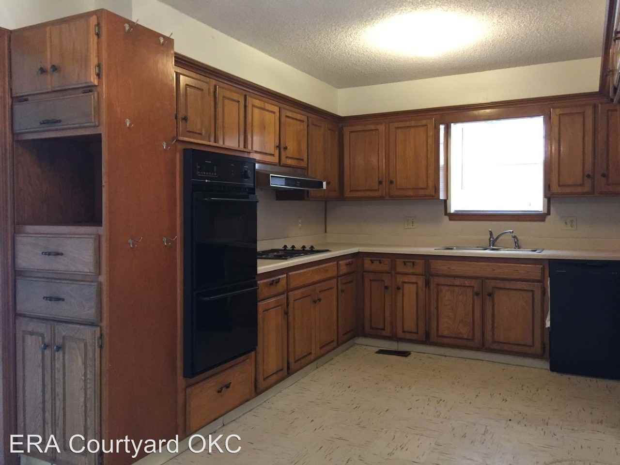 4825 NW 72nd St - Photo 3 of 11