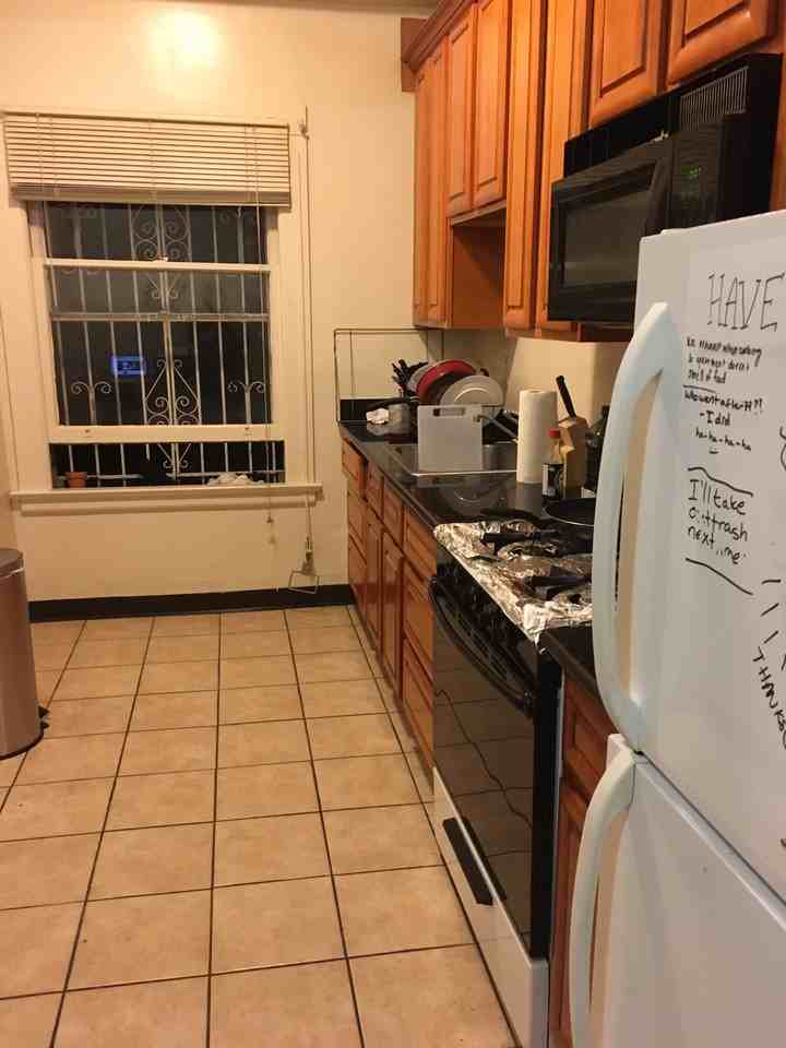 2322 Shattuck Ave - Photo 2 of 9