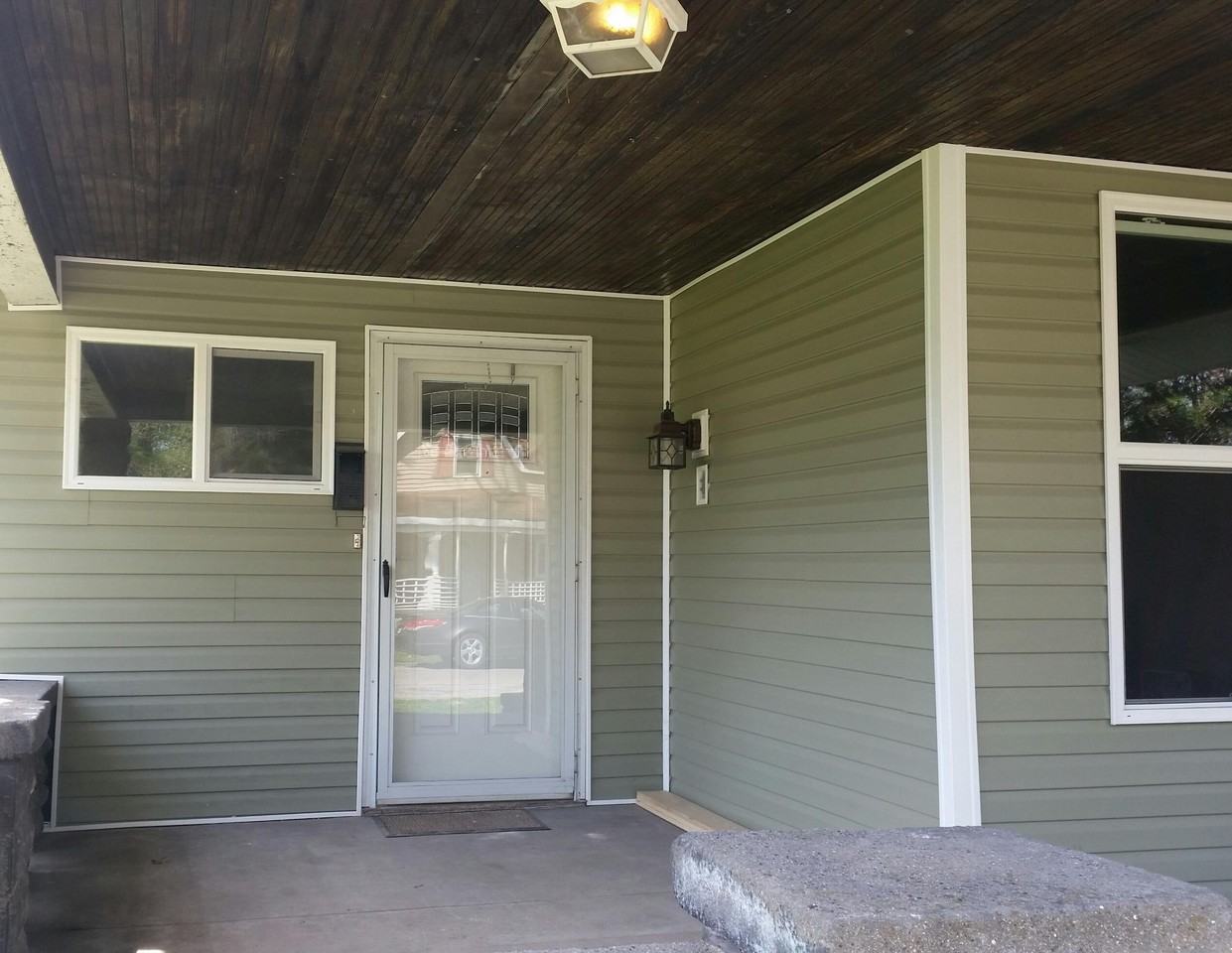 489 W Maple St - Photo 3 of 14