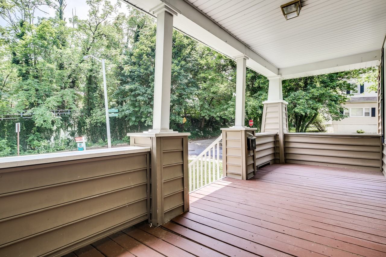 300 Evesham Ave - Photo 3 of 19