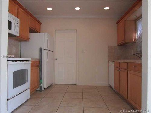 4620 NE 3rd Ave - Photo 2 of 8