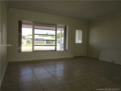 4620 NE 3rd Ave - Photo 3 of 8