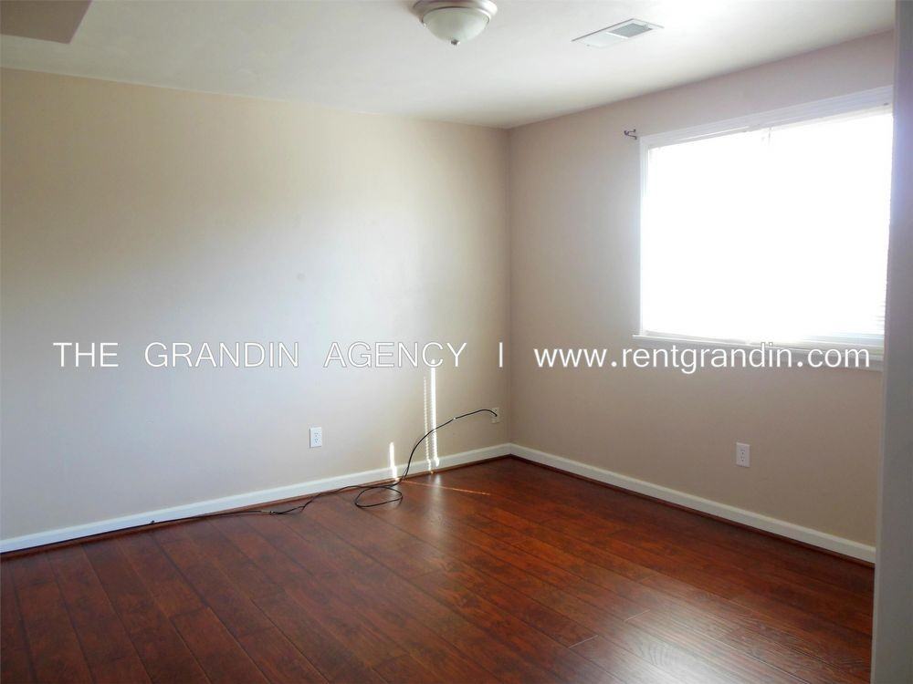 709 Riverland Rd SE - Photo 3 of 22