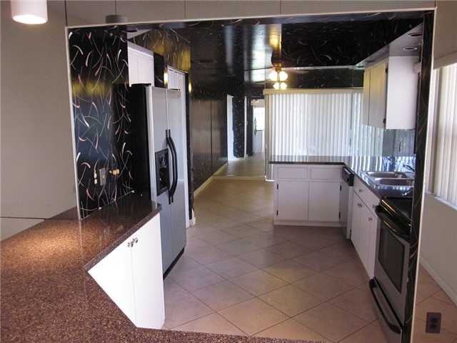 1009 NE 204th Ln #G - Photo 2 of 9