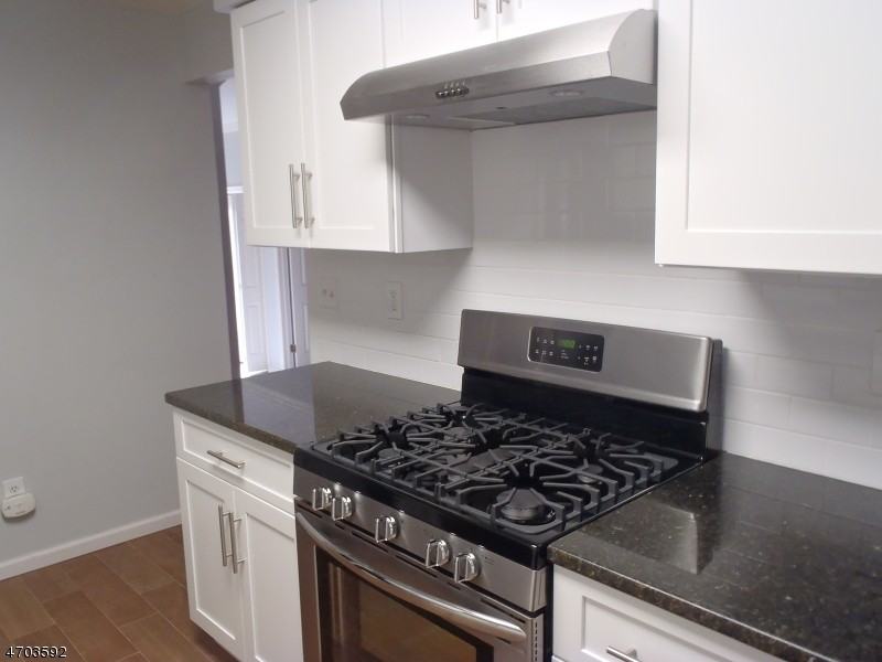 124 Hempstead Ct - Photo 3 of 22