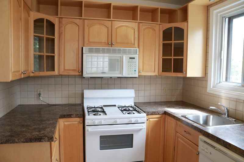 4585 Avenue Dupuis, Montréal, QC H3T 1E7 3 Bedroom Apartment for Rent