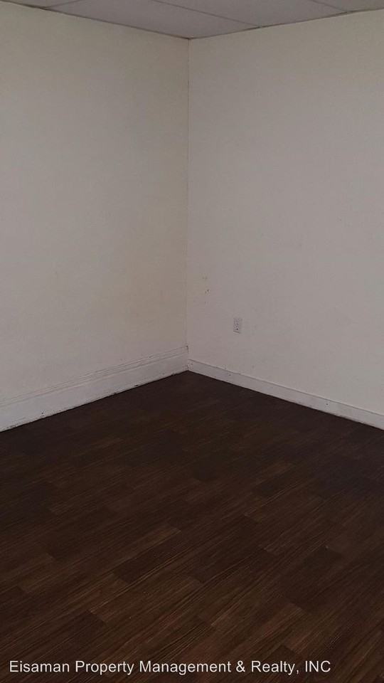 205 S Broadway St - Photo 2 of 5