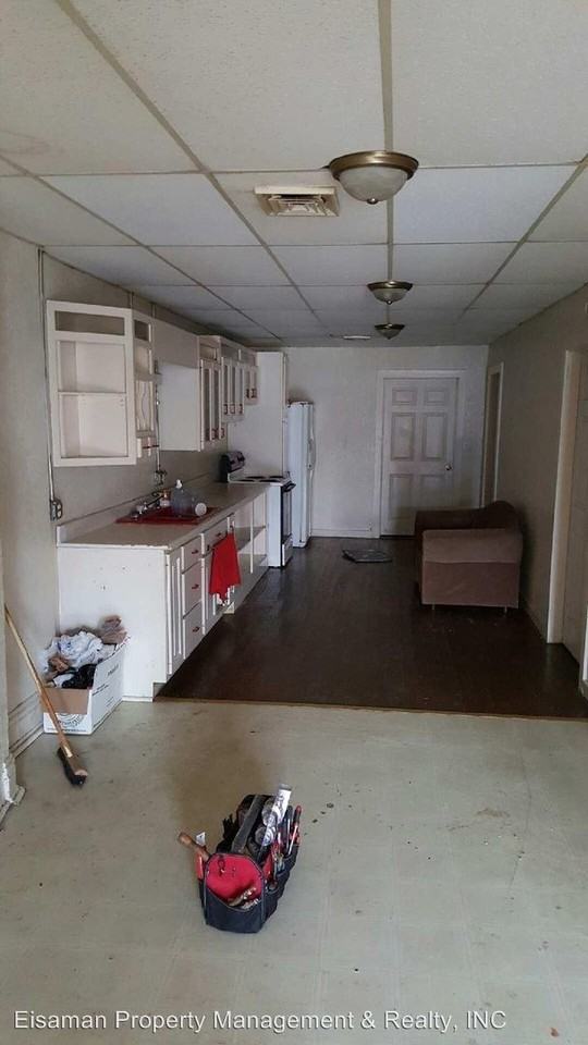 205 S Broadway St - Photo 3 of 5