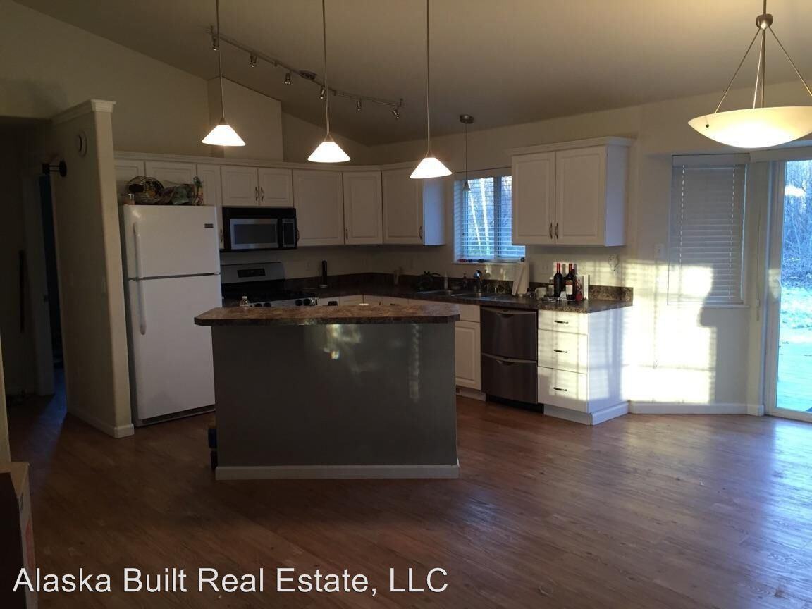 3383 N Pierce Cir - Photo 2 of 6