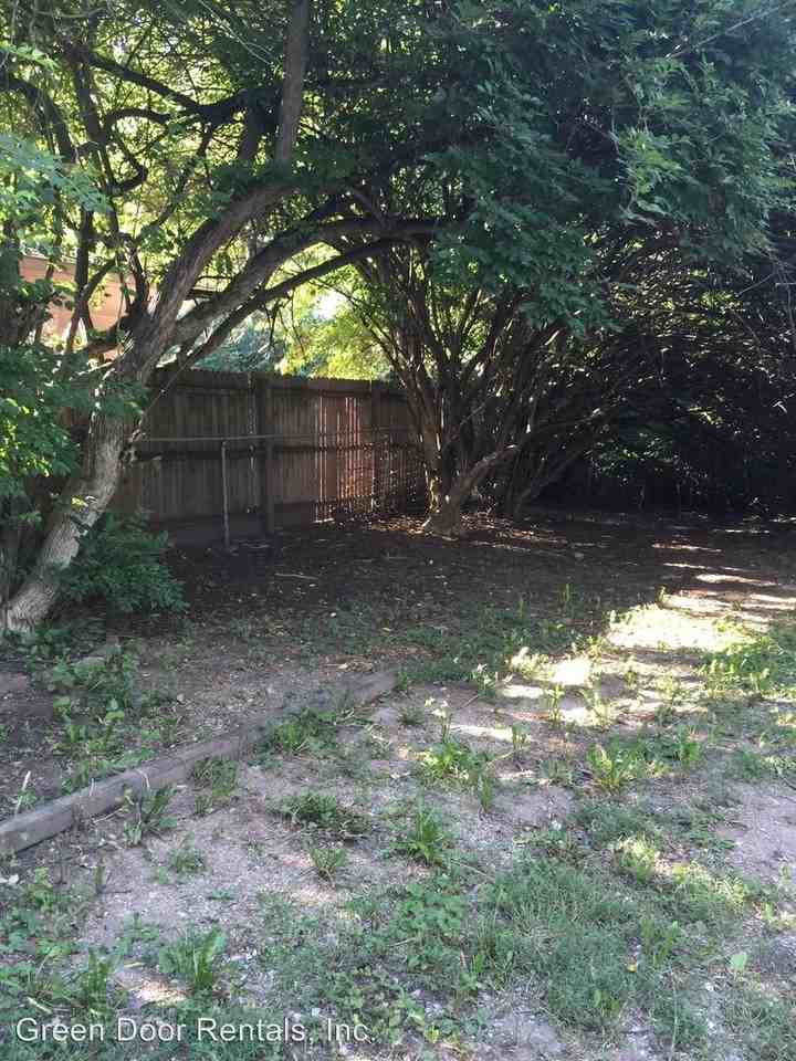 2948 Roberta Dr - Photo 3 of 13