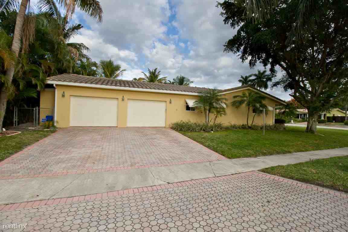 1169 SW 14th St - Photo 2 of 17