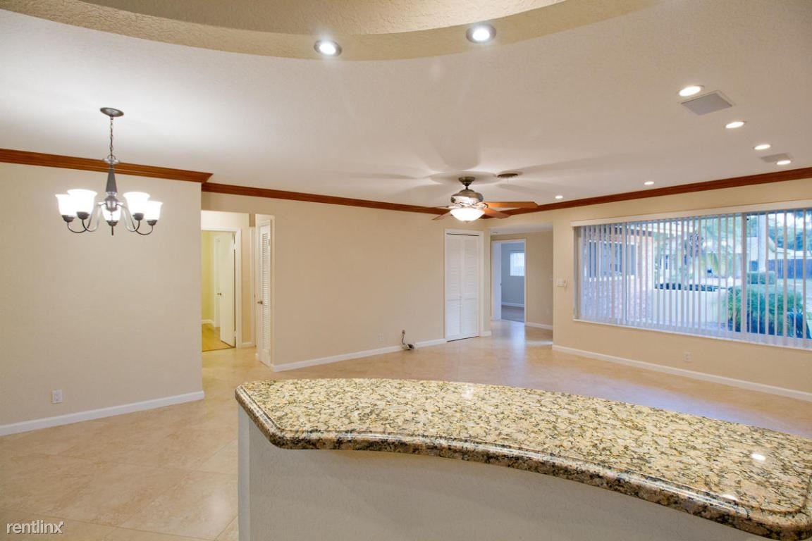 1169 SW 14th St - Photo 3 of 17