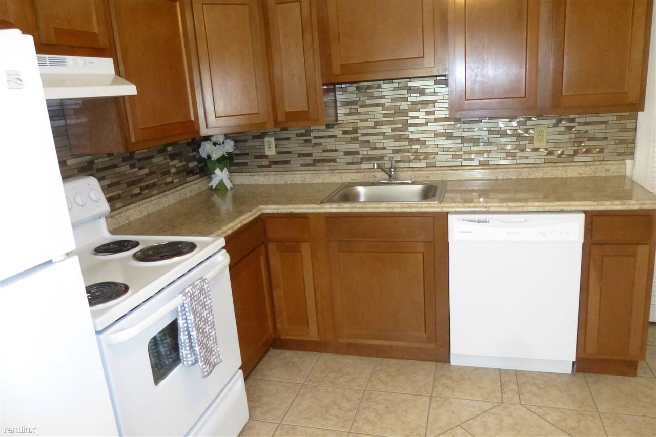 Creekview Gardens Townhomes - Photo 3 of 10