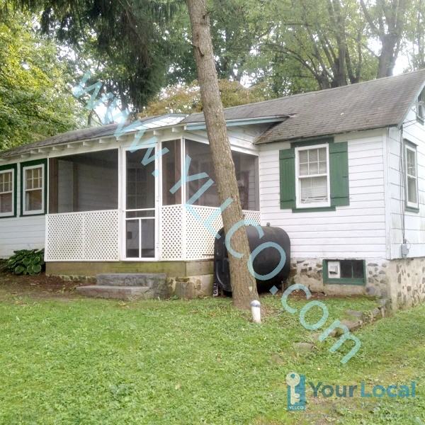 107 Maple Ave - Photo 2 of 8